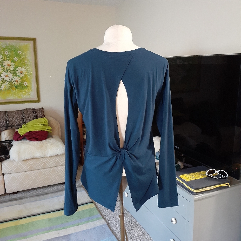 Athleta long sleeve top